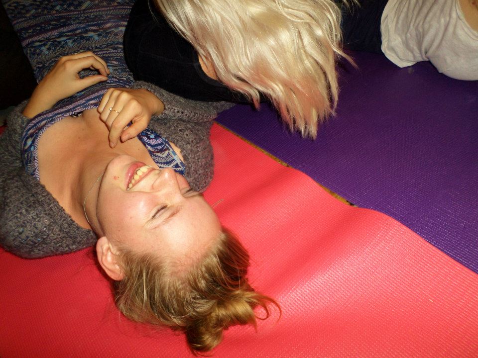 Ontspanning door inspanning: lachyoga